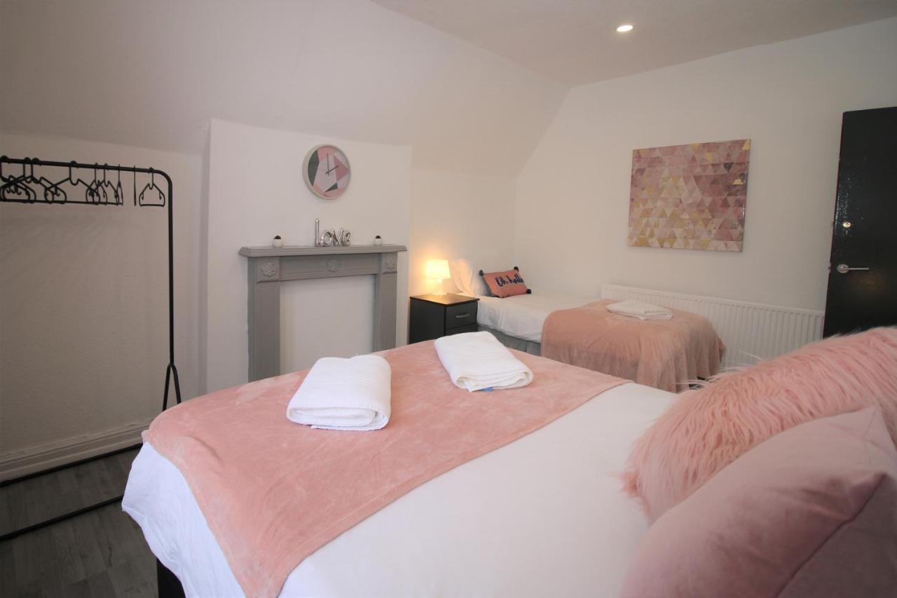 Free Local Parking - Fast Wifi - Sleeps 10 Guests By Property Promise Cardiff Eksteriør billede