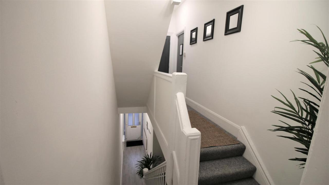 Free Local Parking - Fast Wifi - Sleeps 10 Guests By Property Promise Cardiff Eksteriør billede