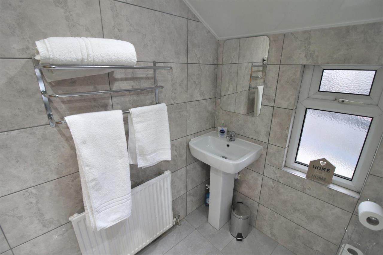 Free Local Parking - Fast Wifi - Sleeps 10 Guests By Property Promise Cardiff Eksteriør billede
