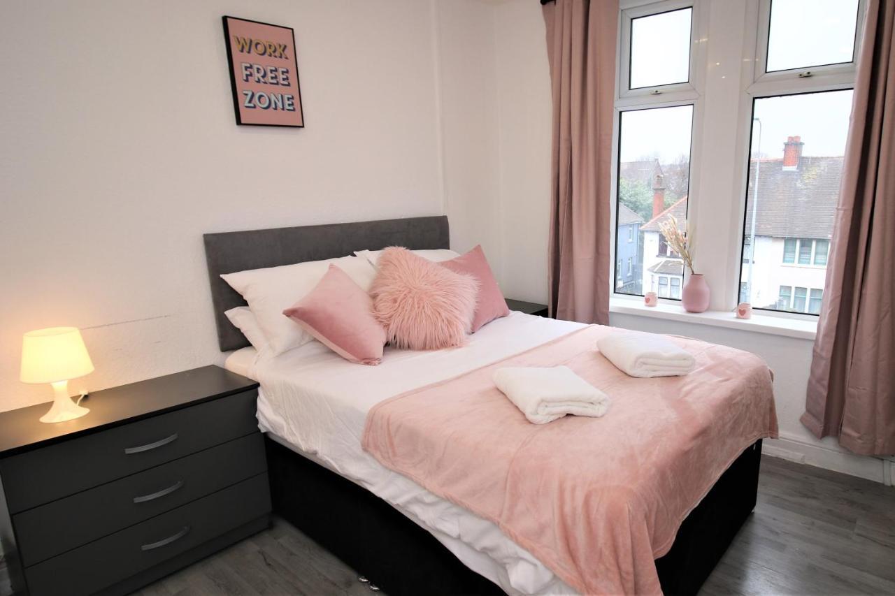 Free Local Parking - Fast Wifi - Sleeps 10 Guests By Property Promise Cardiff Eksteriør billede