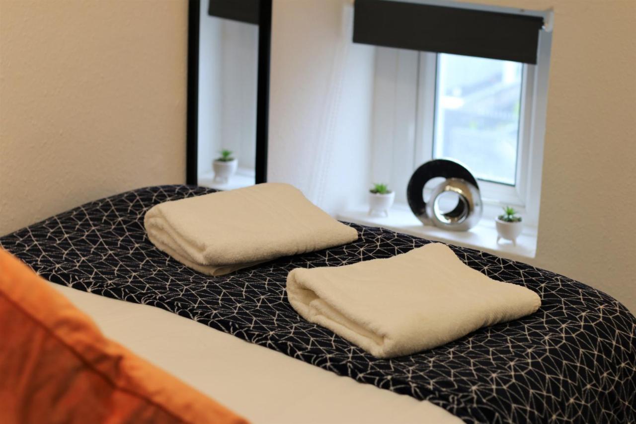 Free Local Parking - Fast Wifi - Sleeps 10 Guests By Property Promise Cardiff Eksteriør billede