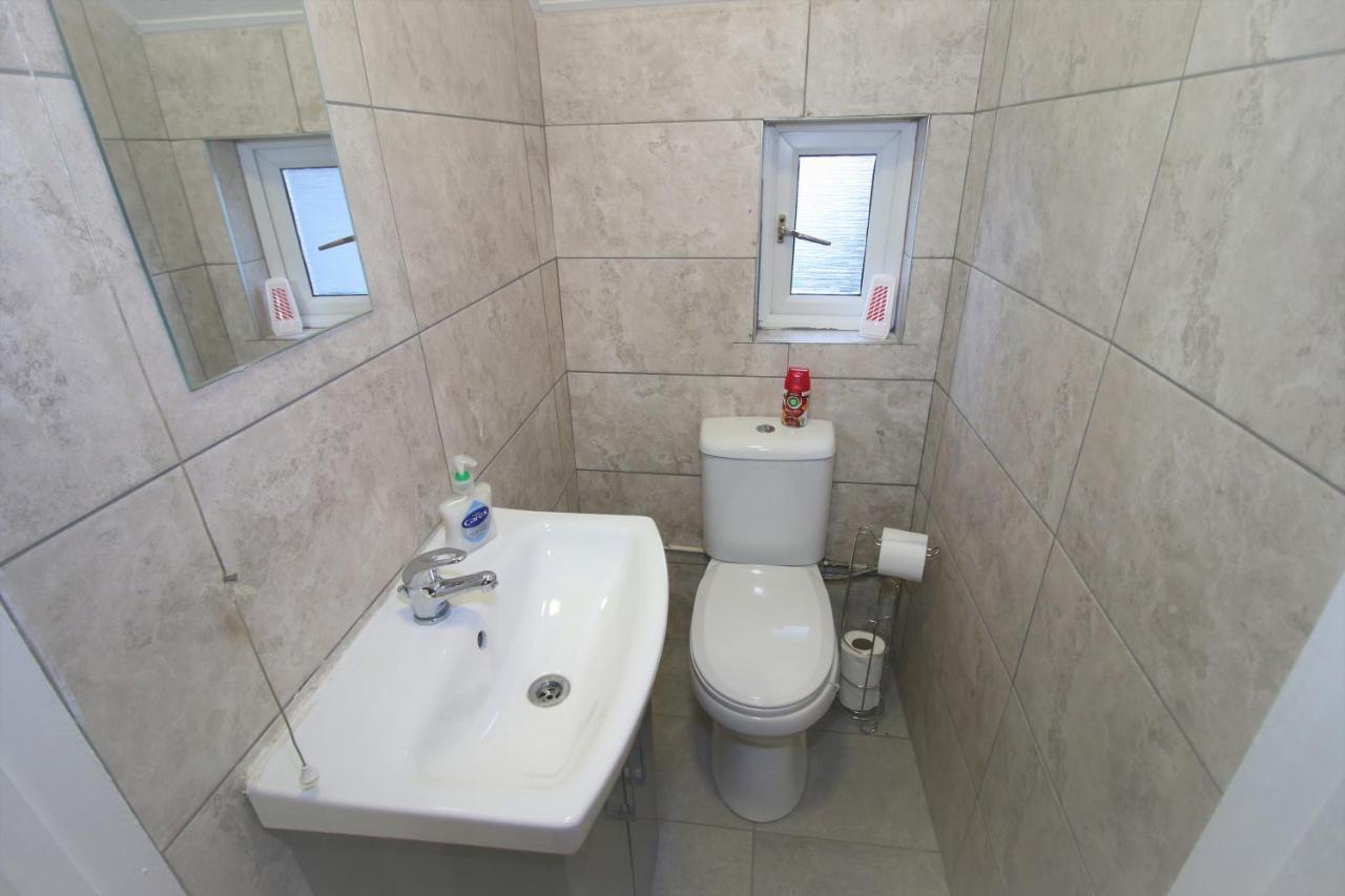 Free Local Parking - Fast Wifi - Sleeps 10 Guests By Property Promise Cardiff Eksteriør billede